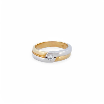 Comprar sortija bicolor lisa de oro blanco y amarillo de 18kt con diamante central. Joyas segunda mano restauradas baratas en Barcelona. Envío gratis.