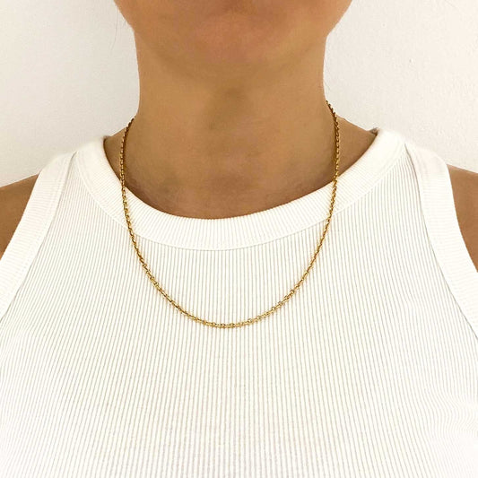 Collar oro amarillo de 18kt con cadena forzada de eslabones y cierre tipo mosquetón. La cadena mide 50cm largo. Cadenas de oro de 18kt  baratas. Envío gratis.