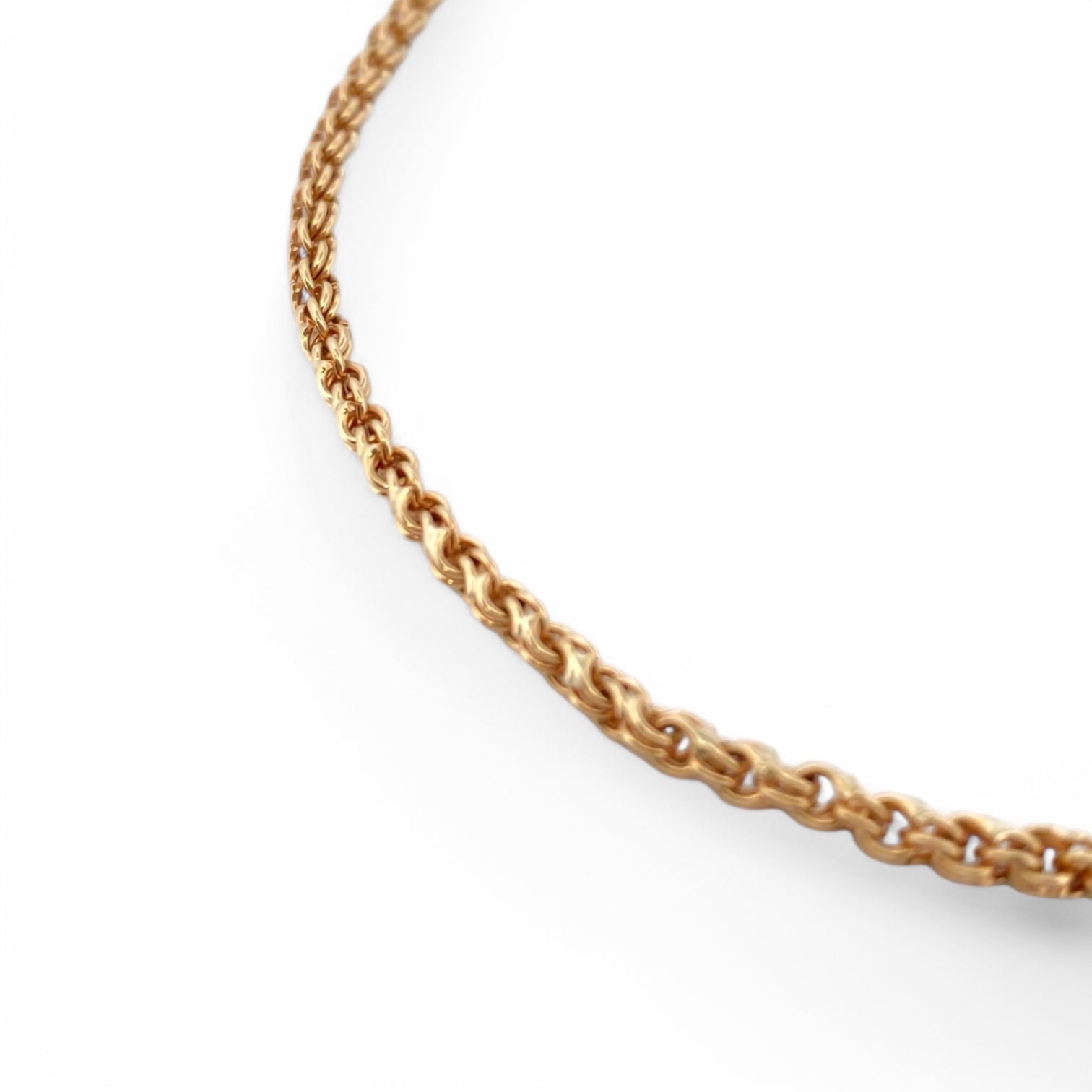 Comprar collar realizado en oro amarillo de 18kt con un cierre tipo cajón y 2 brazos laterales de seguridad. Cadenas de oro de 18kt baratas. Envío gratis.