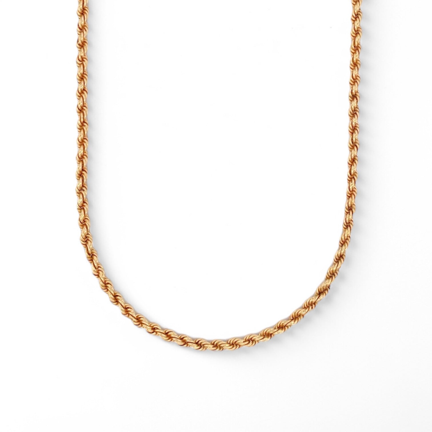 Comprar collar de oro amarillo de 18kt con cadena de cordón salomónico. La cadena mide 60cm de largo y dispone de un cierre tipo mosquetón. Joyería Ian'Or.