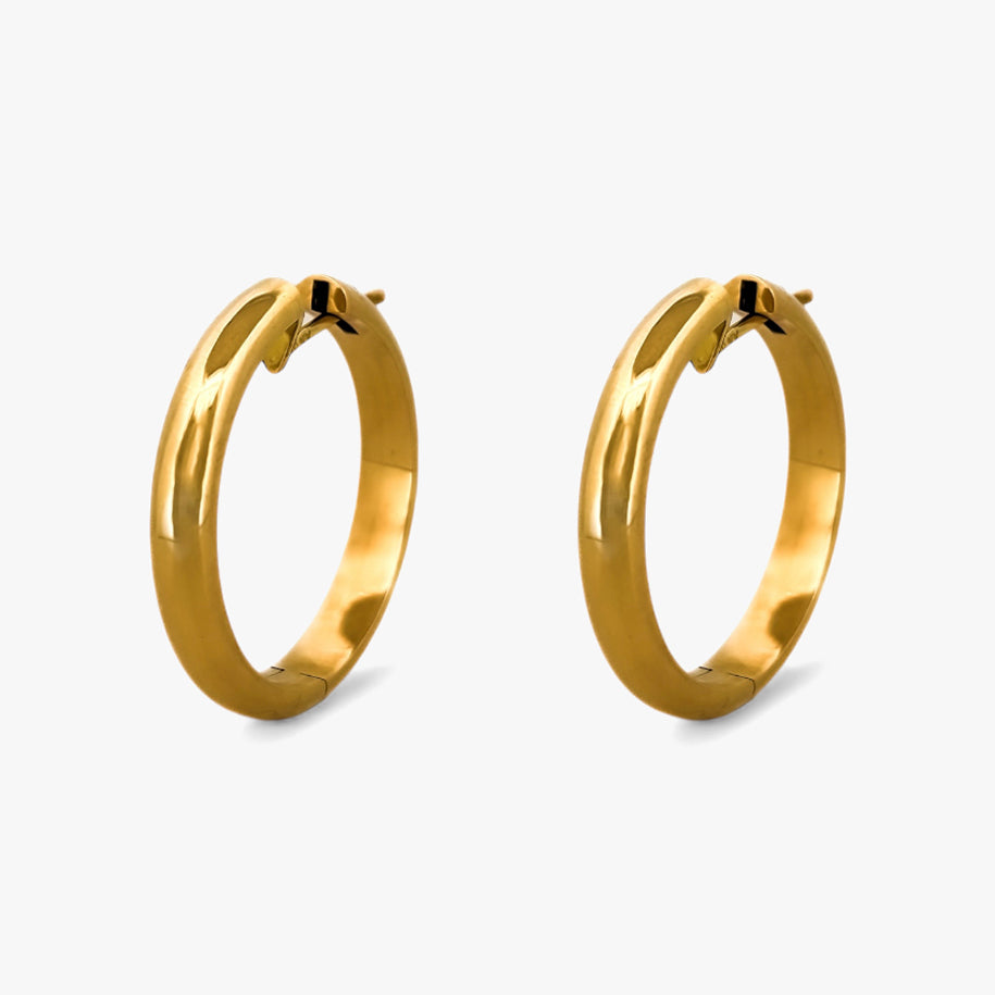 Pendientes de aro de oro amarillo de 18kt de 35mm de diámetro y 5,3mm de grosor. Disponen de cierre tipo criolla. Criollas de oro 18kt al mejor precio.