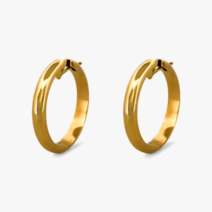 Pendientes de aro de oro amarillo de 18kt de 35mm de diámetro y 5,3mm de grosor. Disponen de cierre tipo criolla. Criollas de oro 18kt al mejor precio.