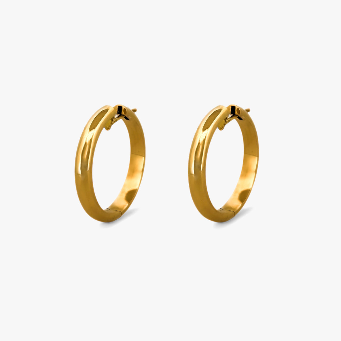 Pendientes de aro de oro amarillo de 18kt de 35mm de diámetro y 5,3mm de grosor. Disponen de cierre tipo criolla. Criollas de oro 18kt al mejor precio.