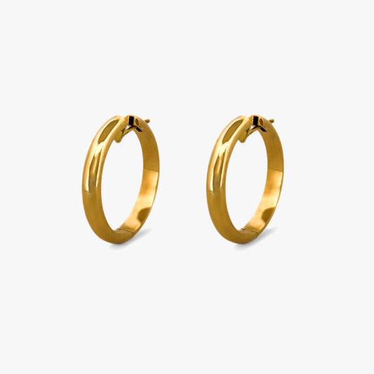 Pendientes de aro de oro amarillo de 18kt de 35mm de diámetro y 5,3mm de grosor. Disponen de cierre tipo criolla. Criollas de oro 18kt al mejor precio.