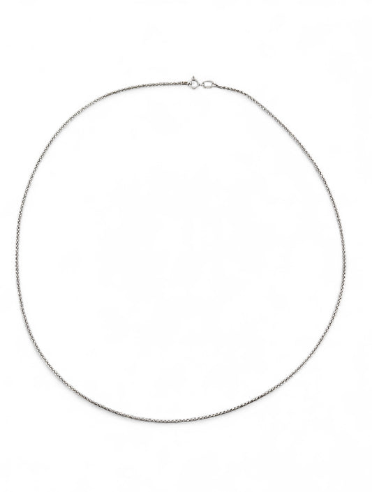 Cadena semirrígida realizada en oro blanco de 18kt. Esta cadena dispone de cierre tipo reasa. Joya unisex. Joyería Ian'Or. Envío GRATIS.

