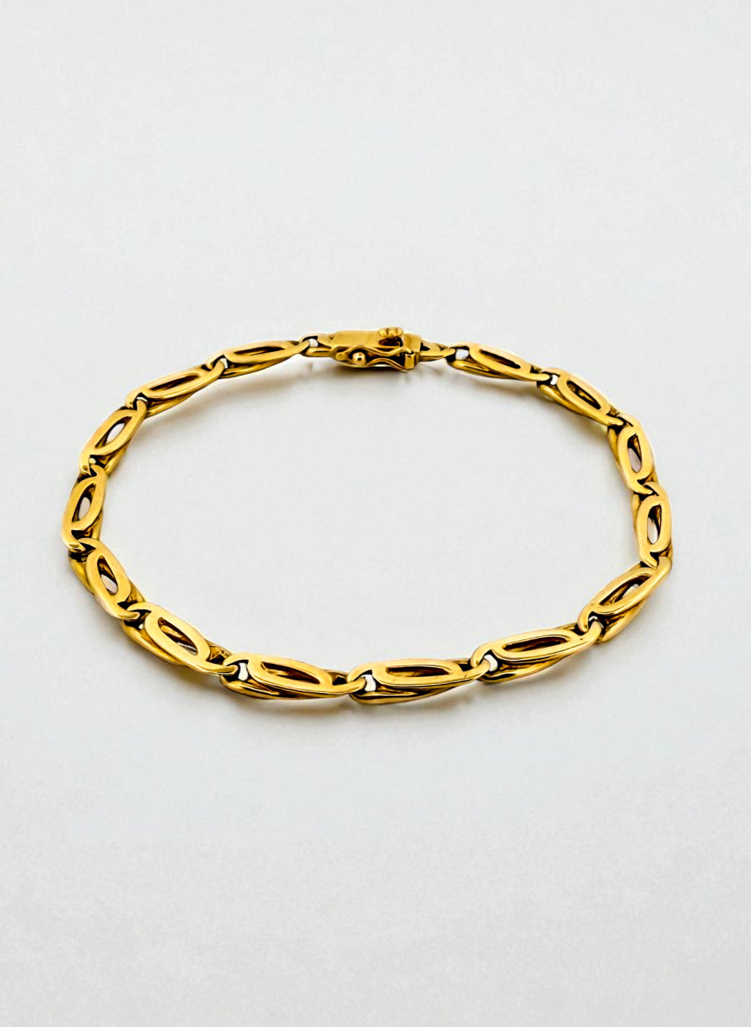 Pulsera oro amarillo de 18kt con cadena eslabones tipo ojo de tigre. La pulsera mide 19,5cm Pulseras de oro 18kt al mejor precio en Barcelona.
