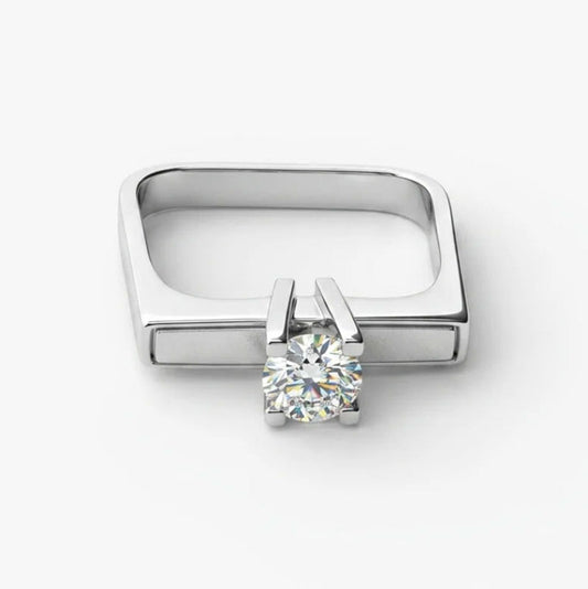 Comprar Solitario realizado en oro blanco y diamante talla brillante engastado en 4 grapas. Joyería Ian'Or. Joyas al mejor precio.