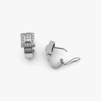 Comprar pendientes realizados en oro blanco de 18kt con diamantes talla brillante. Estos pendientes disponen de cierre Omega. Pendientes segunda mano en Bcn.