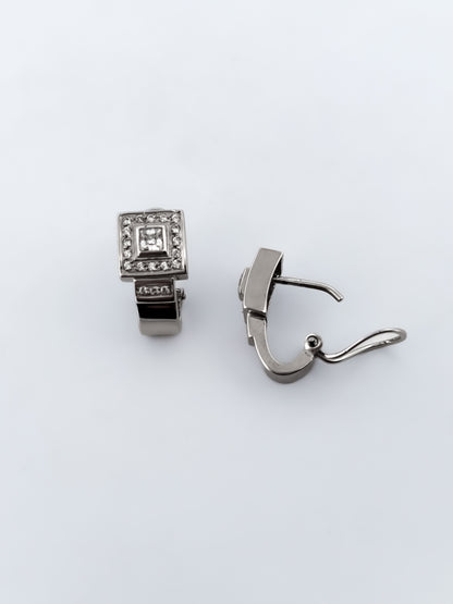 Comprar pendientes realizados en oro blanco de 18kt con diamantes talla brillante. Estos pendientes disponen de cierre Omega. Pendientes segunda mano en Bcn.