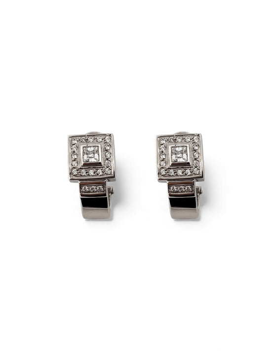 Comprar pendientes realizados en oro blanco de 18kt con diamantes talla brillante. Estos pendientes disponen de cierre Omega. Pendientes segunda mano en Bcn.