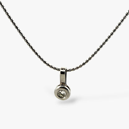 Colgante oro blanco de 18kt y diamante con engaste chatón - 18367P