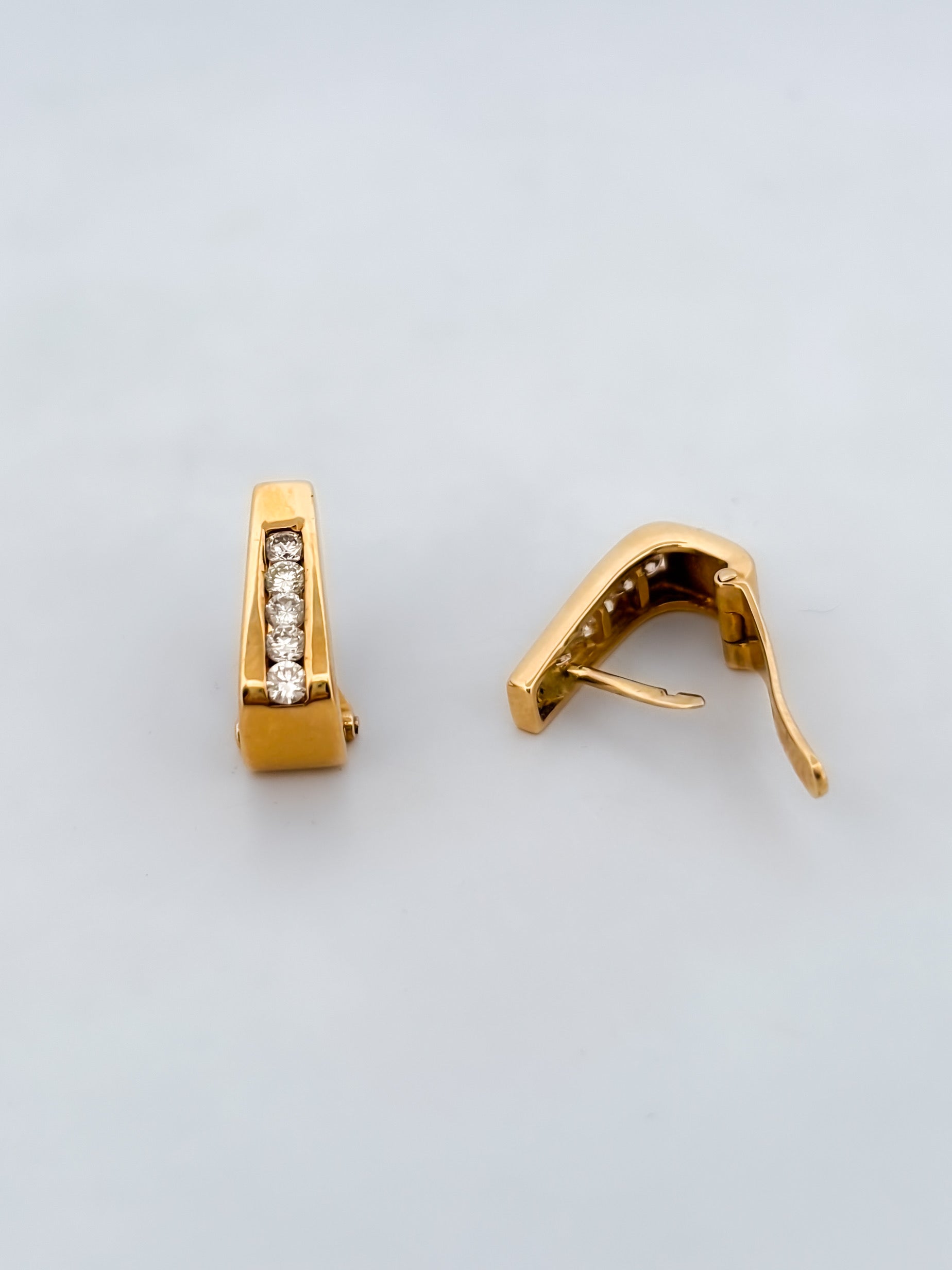 Comprar pendientes de oro amarillo de 18kt con 5 diamantes en cada pendiente. Joyas restauradas. Envío gratis a toda la península. Joyería Ian'Or.