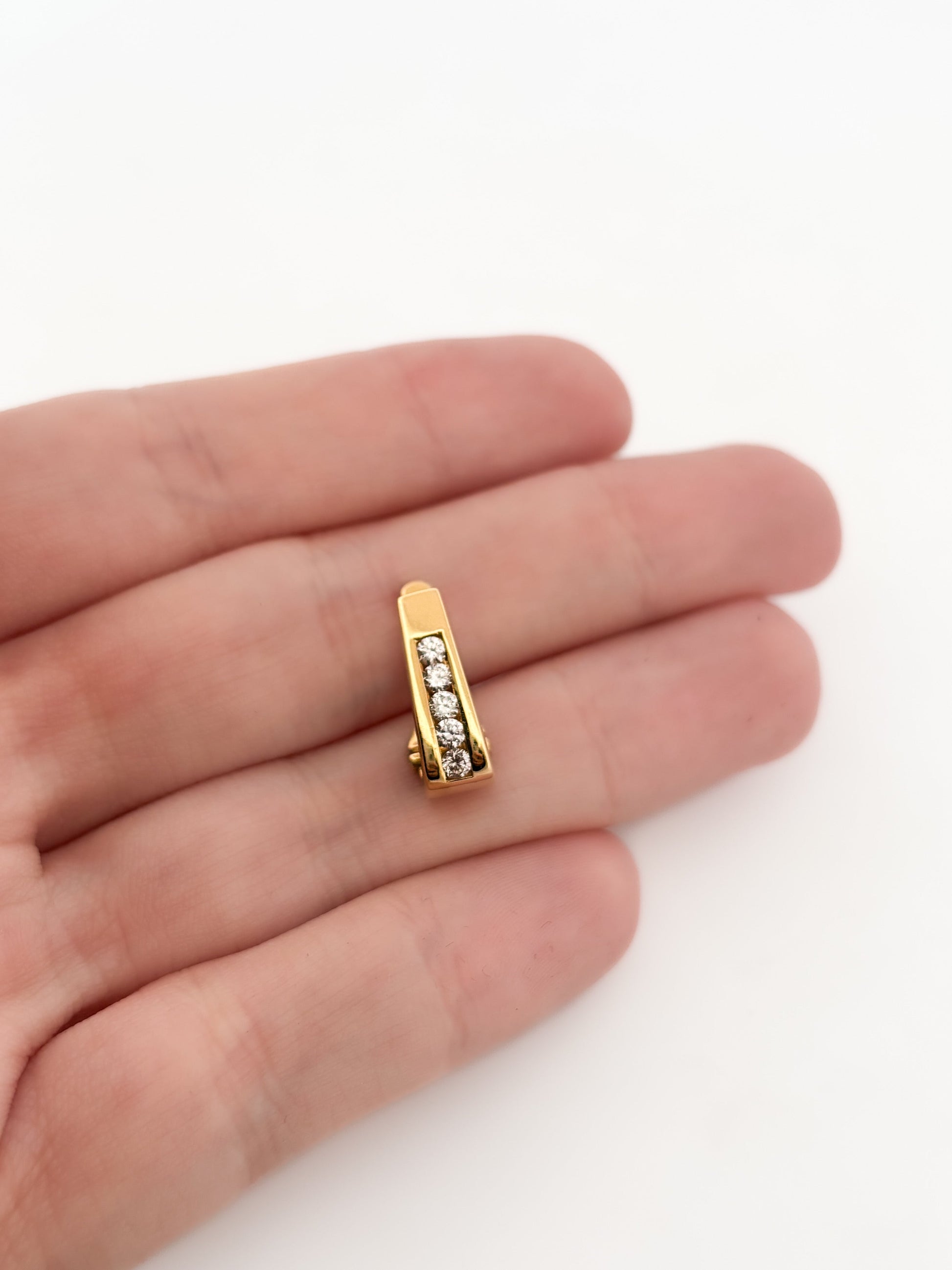 Comprar pendientes de oro amarillo de 18kt con 5 diamantes en cada pendiente. Joyas restauradas. Envío gratis a toda la península. Joyería Ian'Or.