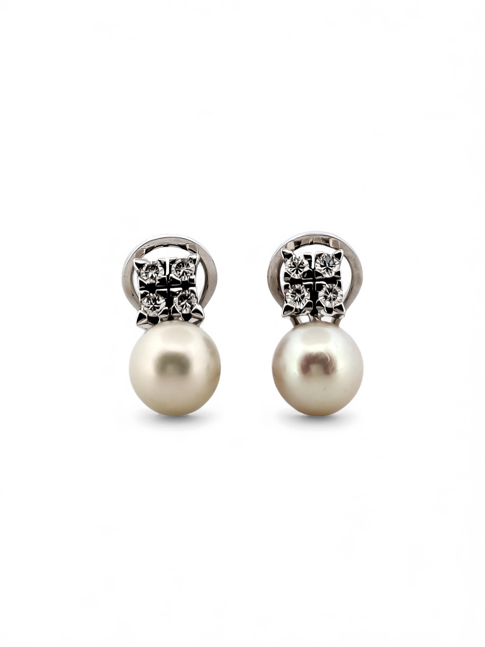 Comprar pendientes tu y yo de oro blanco de 18kt con diamantes talla brillante y perla. Cierre Omega. Comprar pendientes tu y yo al mejor precio en barcelona. 
