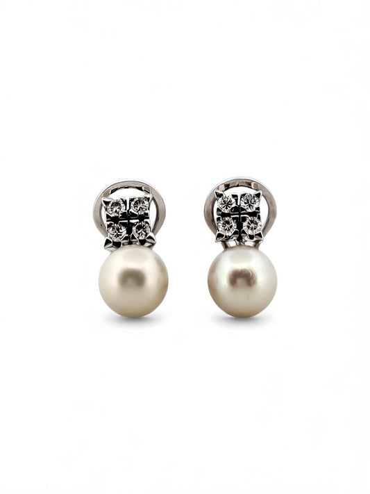 Comprar pendientes tu y yo de oro blanco de 18kt con diamantes talla brillante y perla. Cierre Omega. Comprar pendientes tu y yo al mejor precio en barcelona. 
