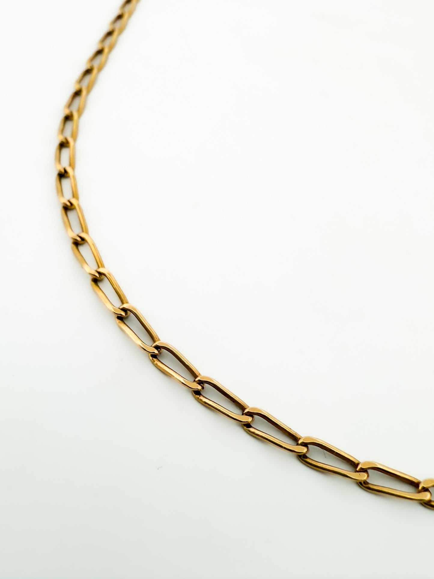 Collar con cadena forzada de eslabones largos en oro amarillo de 18kt y cierre tipo mosquetón. Joya unisex. Joyería Ian'Or. Envío GRATIS.

