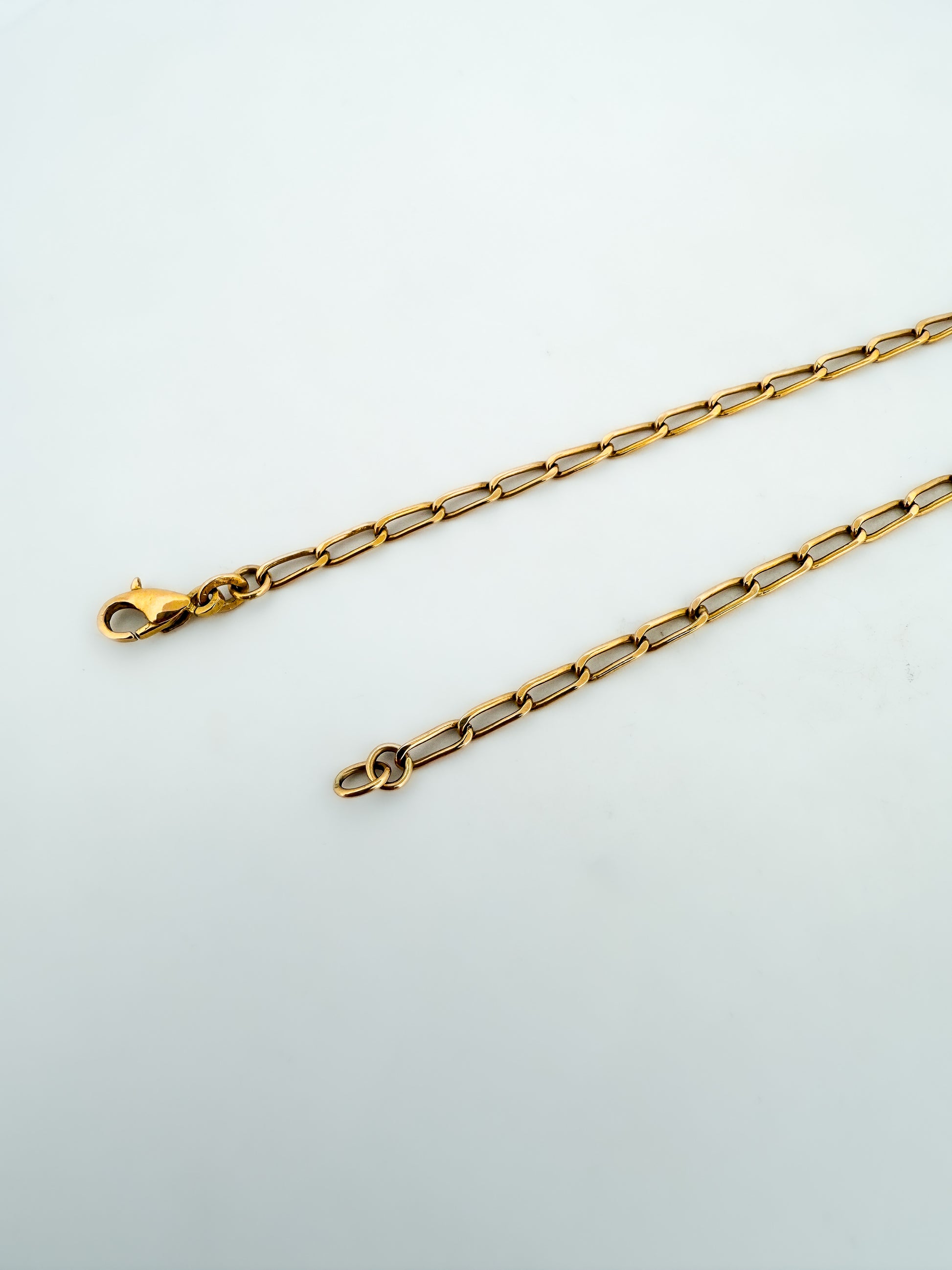 Collar con cadena forzada de eslabones largos en oro amarillo de 18kt y cierre tipo mosquetón. Joya unisex. Joyería Ian'Or. Envío GRATIS.

