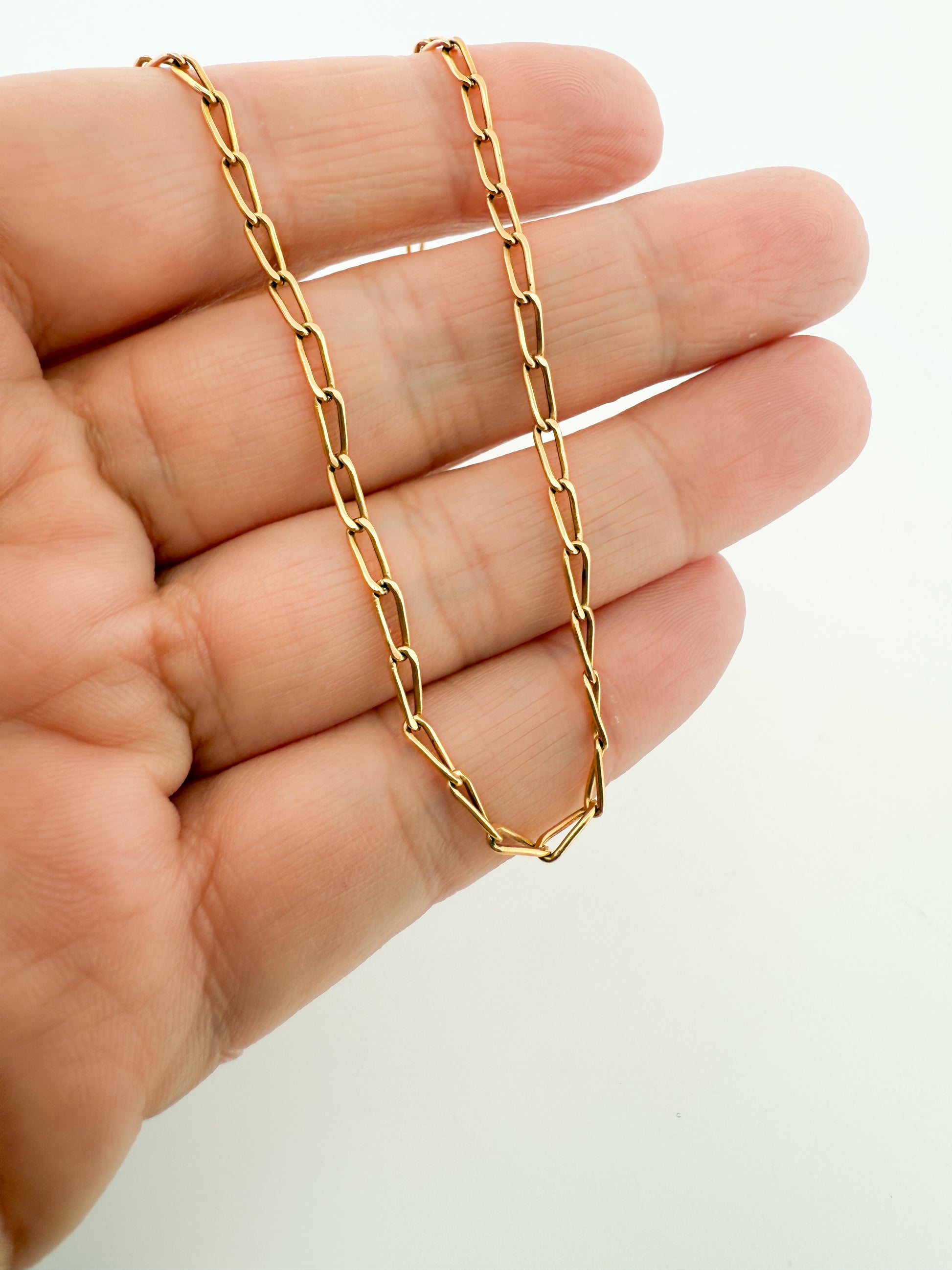 Collar con cadena forzada de eslabones largos en oro amarillo de 18kt y cierre tipo mosquetón. Joya unisex. Joyería Ian'Or. Envío GRATIS.

