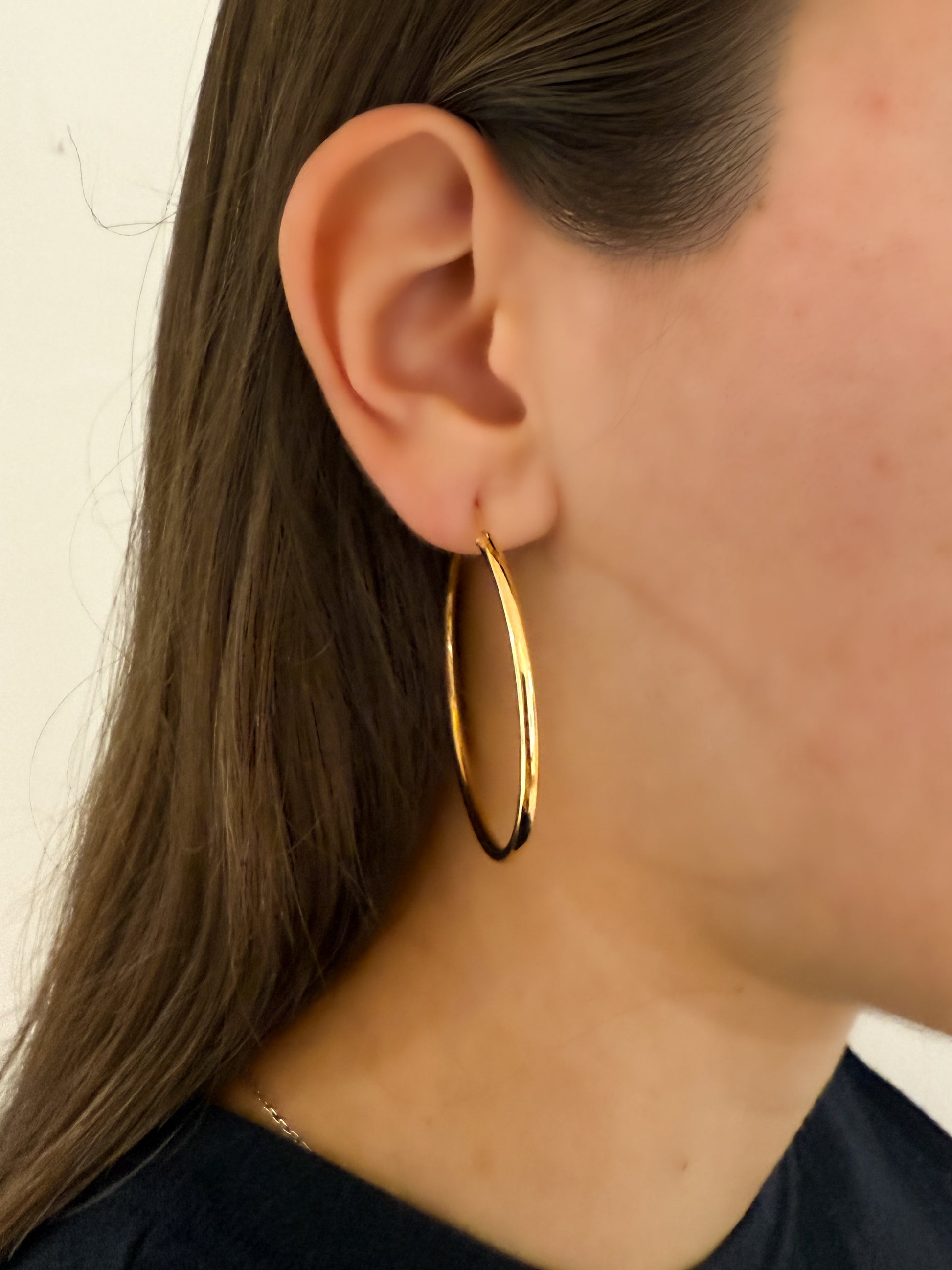 Comprar pendientes aro lisos en oro amarillo de 18kt de 40mm de diámetro y 2mm de grosor. Joyería Ian'Or. Envío GRATIS. Ian'Or.

