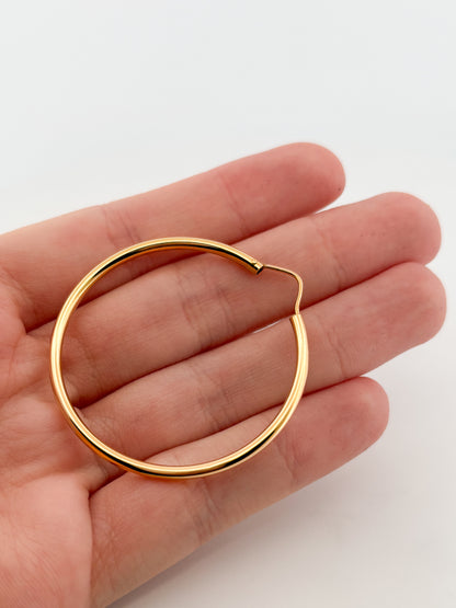 Comprar pendientes aro lisos en oro amarillo de 18kt de 40mm de diámetro y 2mm de grosor. Joyería Ian'Or. Envío GRATIS. Ian'Or.


