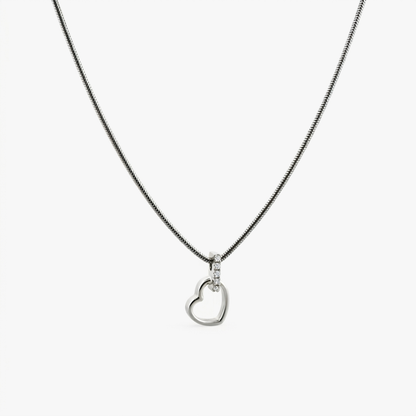 Comprar colgante corazón de oro blanco de 19kt y con balía de brilantes. Joyas corazón de oro al mejor precio.