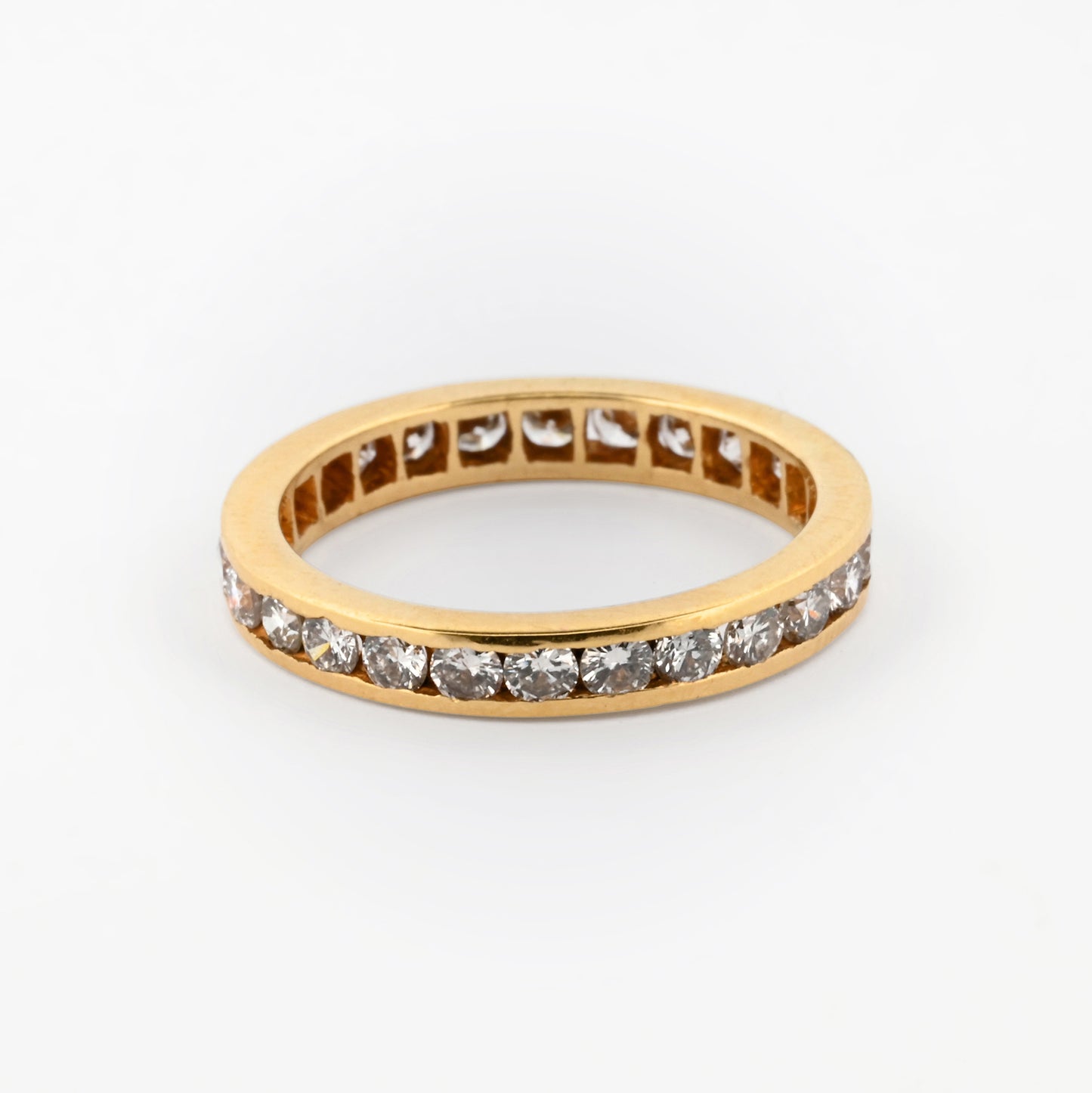 Comprar alianza completa en oro amarillo de 18kt con carril de diamantes talla brillante. Joyas de segunda mano. Joyas con diamantes. Joyería Ian'Or.