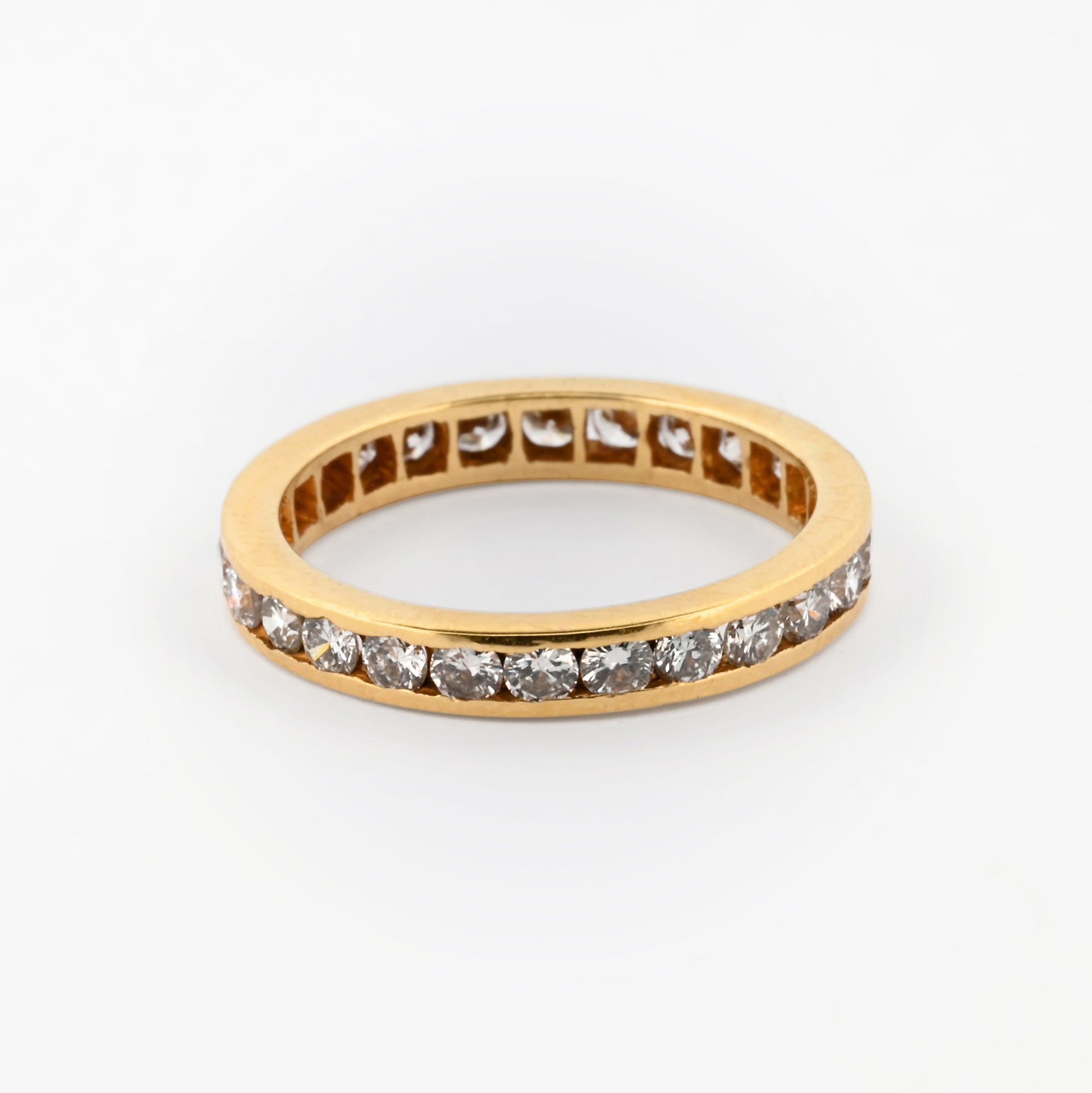 Comprar alianza completa en oro amarillo de 18kt con carril de diamantes talla brillante. Joyas de segunda mano. Joyas con diamantes. Joyería Ian'Or.