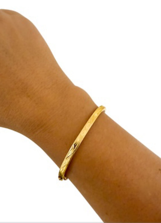 Comprar pulsera esclava de Oro amarillo de 18k con detalles grabados. Esclavas de oro al mejor precio. Joyería Ian'Or.