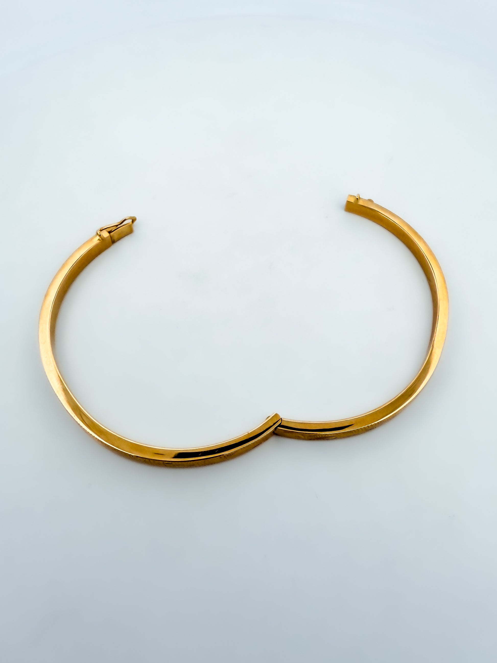 Comprar pulsera esclava de Oro amarillo de 18k con detalles grabados. Esclavas de oro al mejor precio. Joyería Ian'Or.