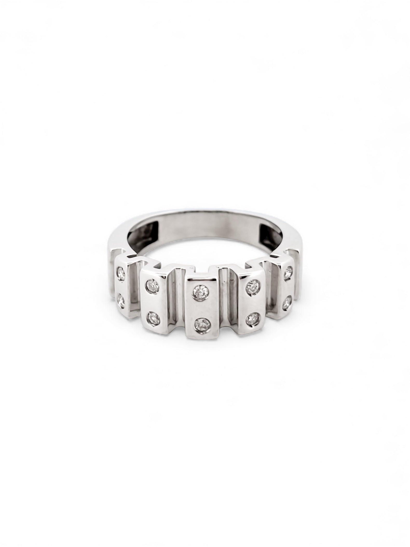 Anillo realizado en oro blanco de 18kt con diamantes talla brillante. Joyas al mejor precio, envío gratuito. Anillos de compromiso baratos.