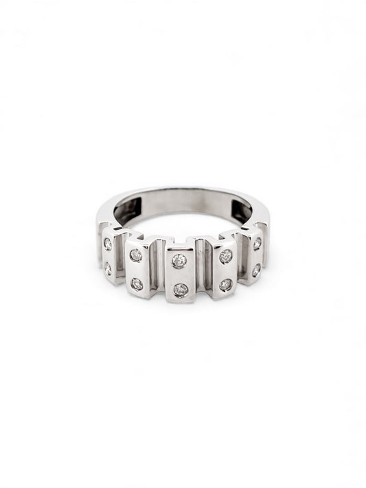 Anillo realizado en oro blanco de 18kt con diamantes talla brillante. Joyas al mejor precio, envío gratuito. Anillos de compromiso baratos.