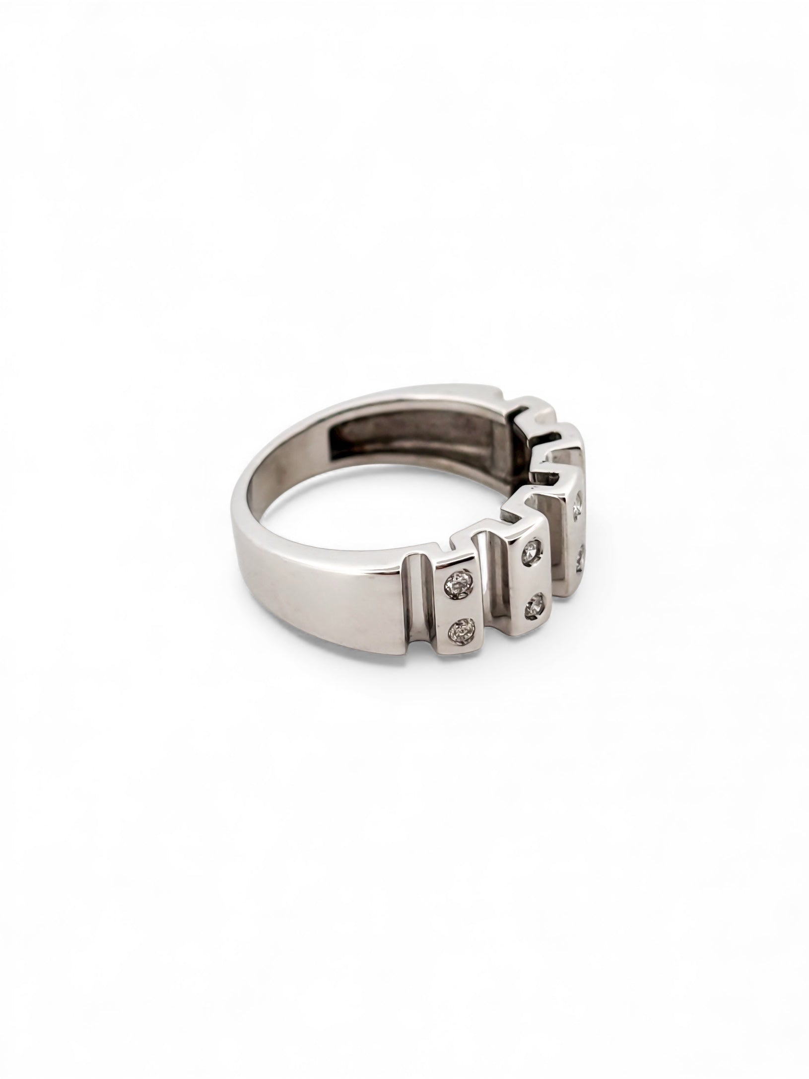 Anillo realizado en oro blanco de 18kt con diamantes talla brillante. Joyas al mejor precio, envío gratuito. Anillos de compromiso baratos.