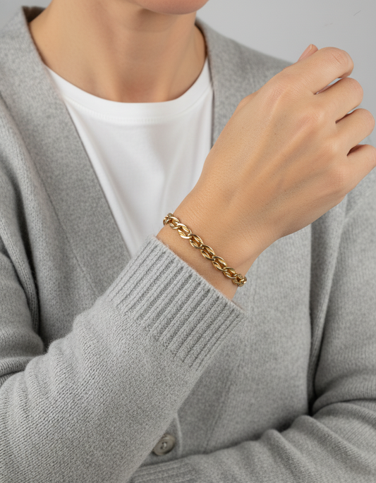 Comprar pulsera realizada en oro amarillo de 18kt con eslabones ovalados y planos y cierre con brazo de seguridad. Cadenas de oro 18kt baratas al mejor precio.