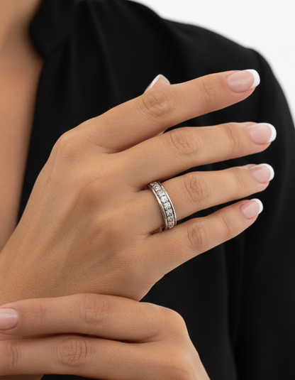 Comprar alianza completa de oro blanco de 18kt con carril de brillantes. Alianzas de diamantes al mejor precio de oro 18k.