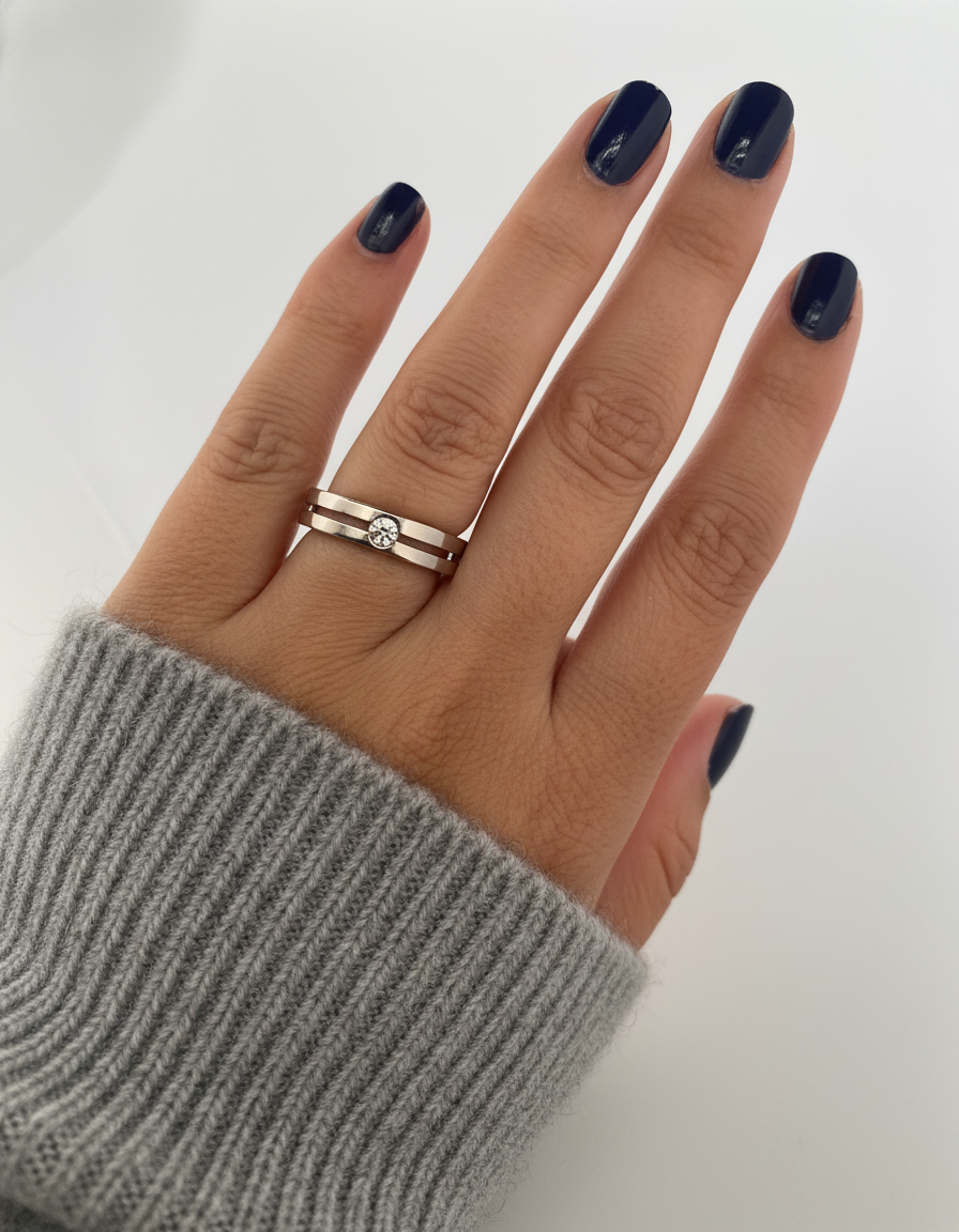 Comprar anillo tipo solitario  realizado en oro blanco de 18kt con brillante. Anillos de compromiso al mejor precio