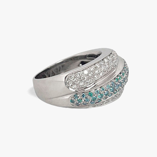 Comprar anillo de tres carriles realizado en oro blanco de 18kt , diamantes talla brillante y topacios. Dos carriles llevan diamantes platas y el del medio topacios