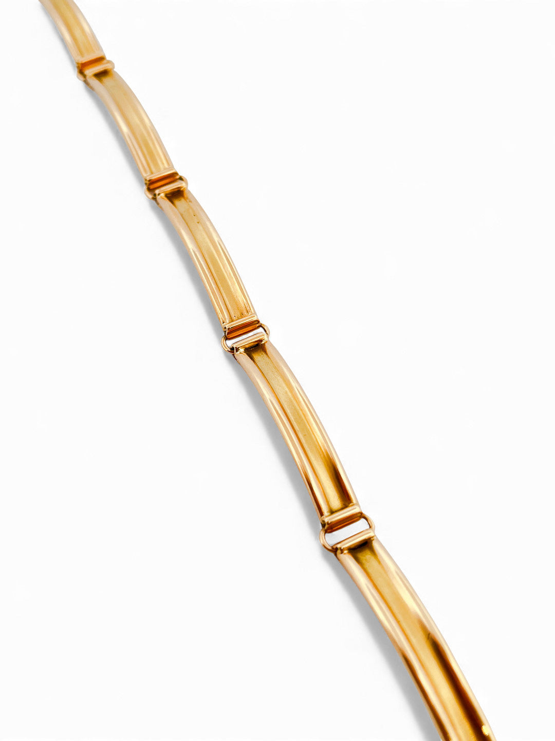 Comprar pulsera semirígida realizada en Oro amarillo de 18kt con cierre de seguridad. La pulsera mide 17,5cm.