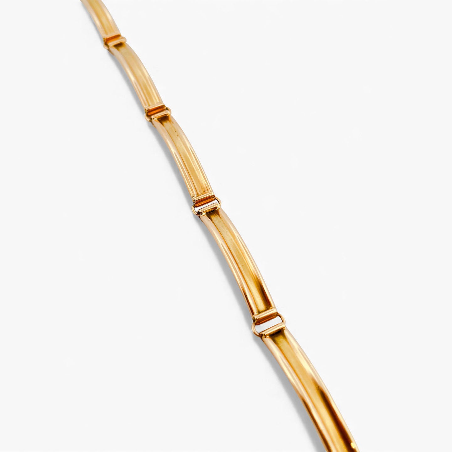Comprar pulsera semirígida realizada en Oro amarillo de 18kt con cierre de seguridad. La pulsera mide 17,5cm. Envío gratis