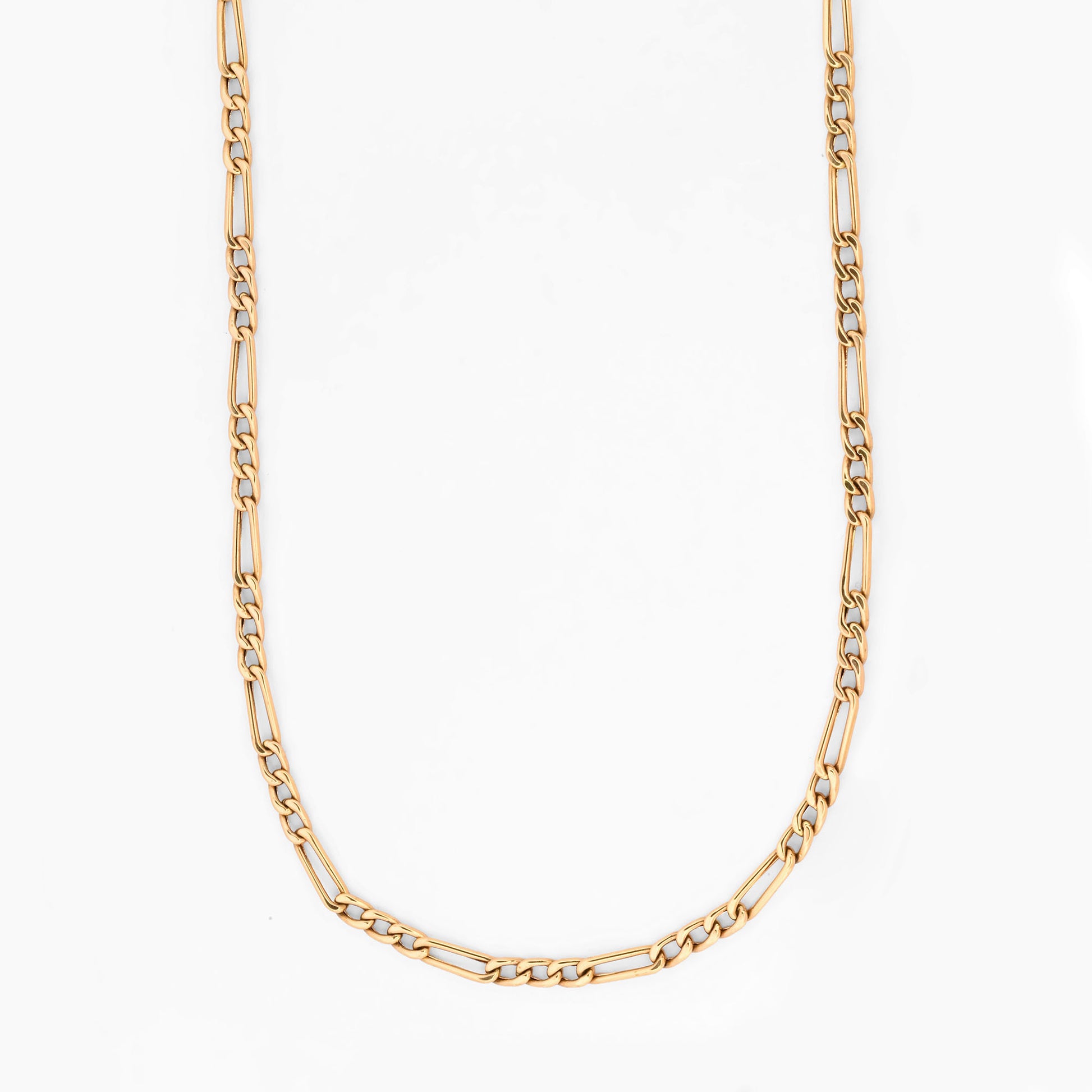 Cadena estilo Figaro de eslabones alternados de oro amarillo 18kt. Pieza equilibrada de alta resistencia y estética uniforme. Envío gratuito y pieza certificada