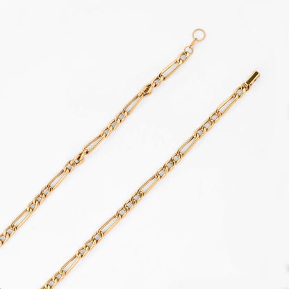 Cadena estilo Figaro de eslabones alternados de oro amarillo 18kt. Pieza equilibrada de alta resistencia y estética uniforme. Envío gratuito y pieza certificada