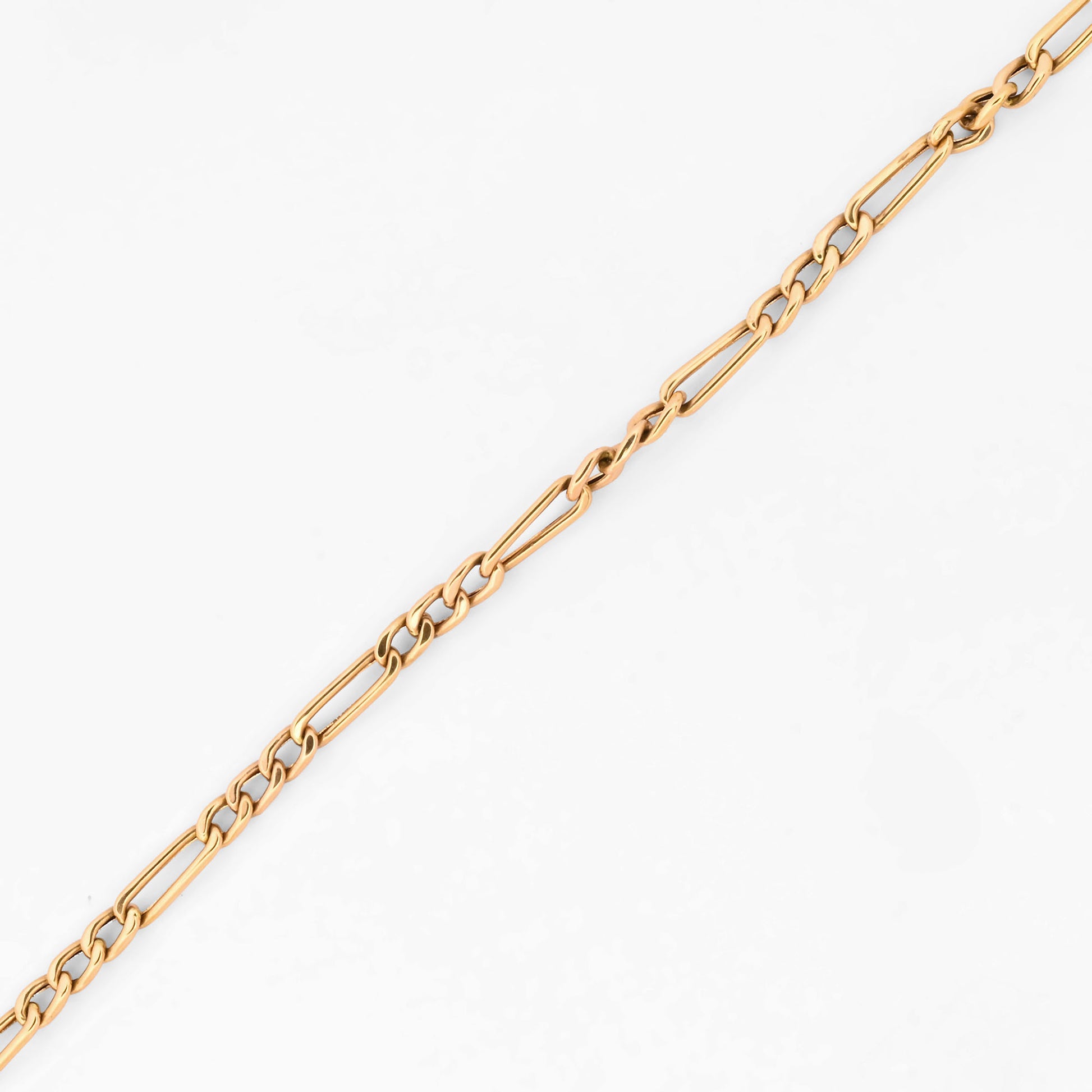 Cadena estilo Figaro de eslabones alternados de oro amarillo 18kt. Pieza equilibrada de alta resistencia y estética uniforme. Envío gratuito y pieza certificada