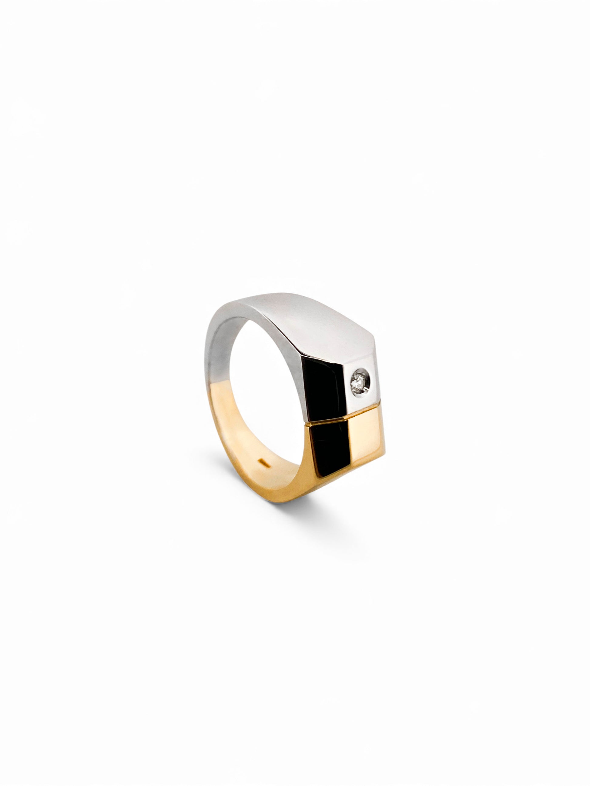Comprar sello bicolor de oro blanco y amarillo de 18kt con diamante central en el lado del oro blanco. Sellos de hombre de oro al mejor precio