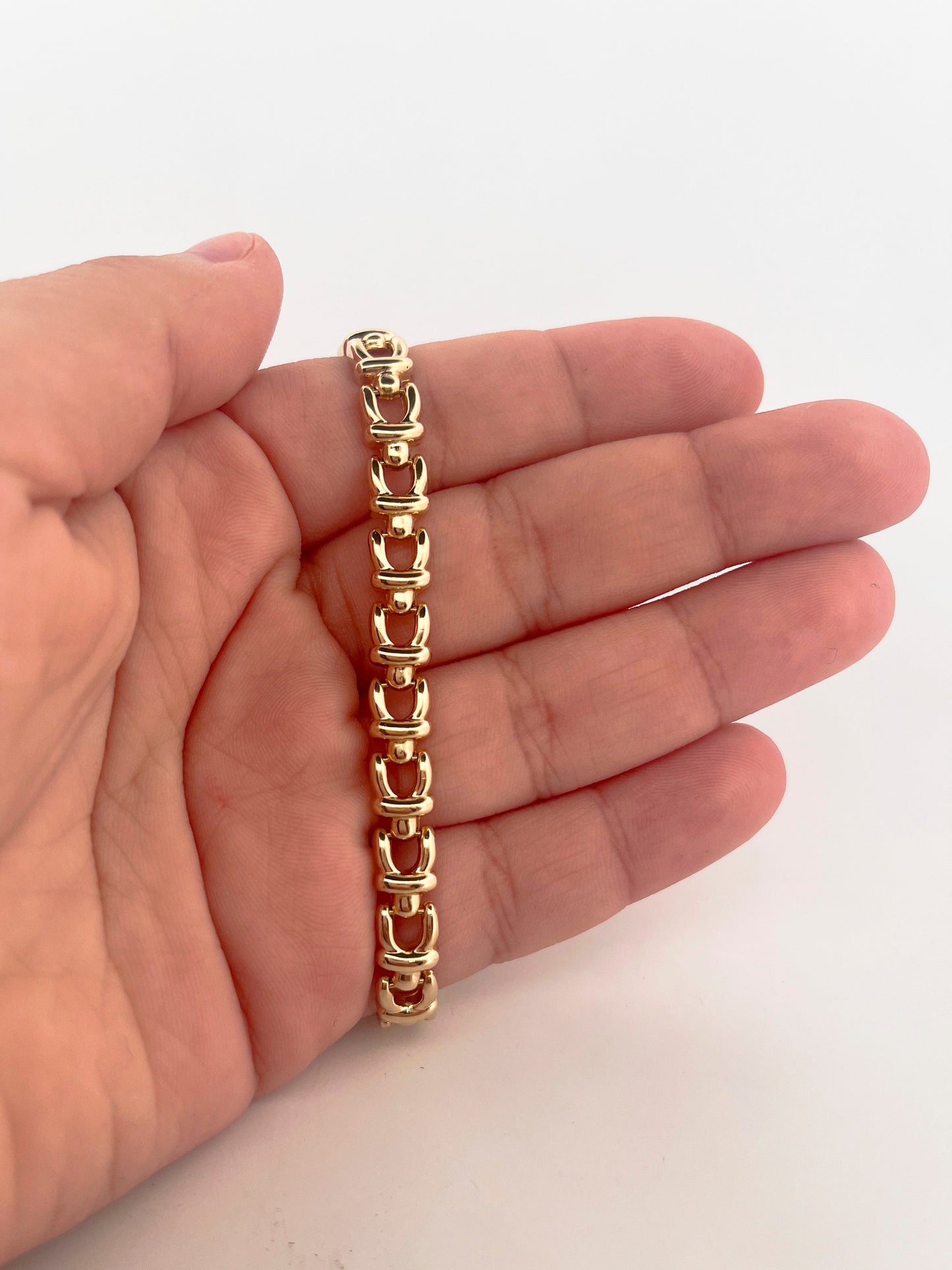 Comprar pulsera realizada en oro amarillo de 18kt con eslabones y cierre con brazo de seguridad. Cadenas de oro 18kt baratas al mejor precio.