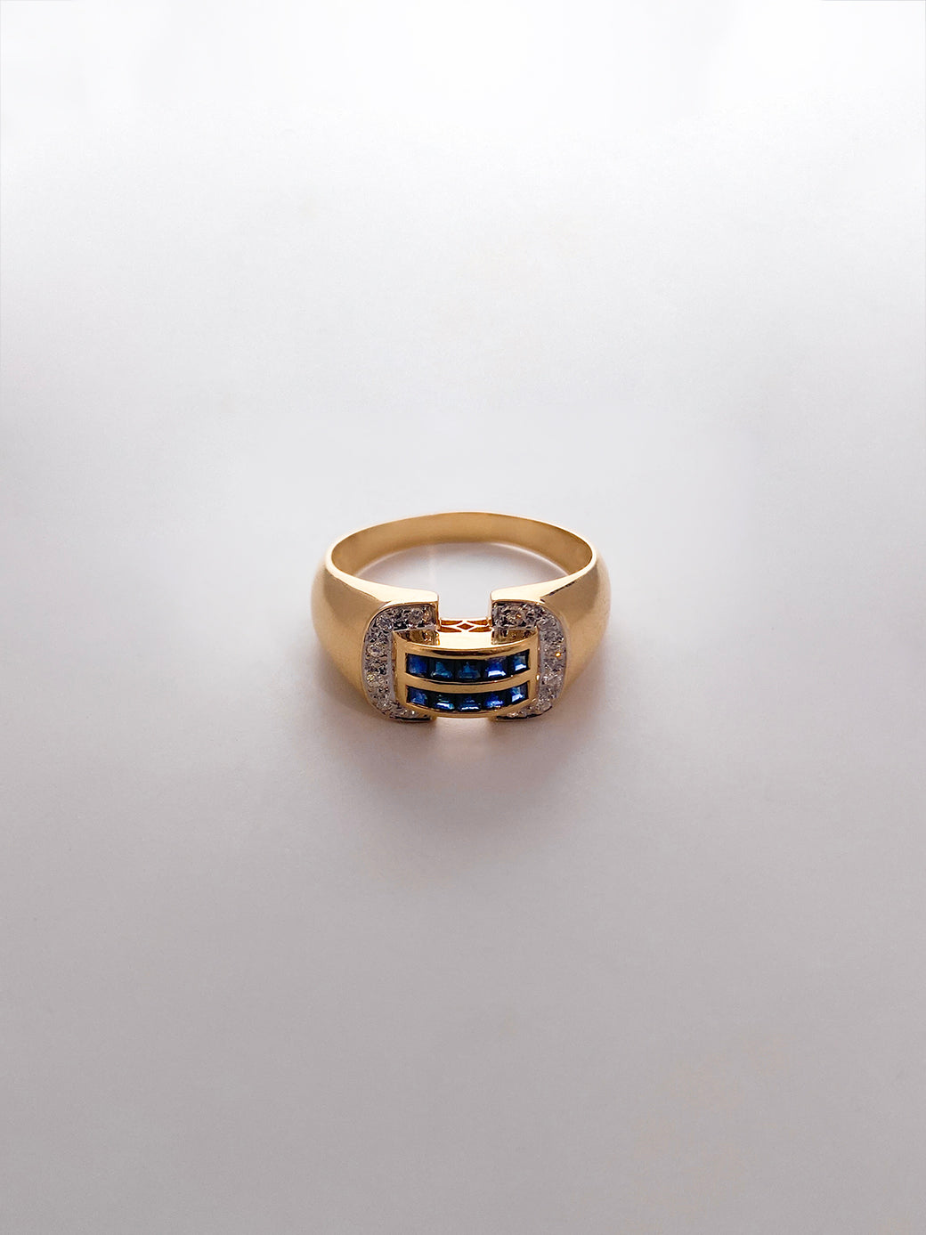 Comprar anillo realizado en oro blanco de 18kt con diamantes y zafiros. Joyas de segunda mano en Barcelona. Joyería Ian'Or. Envío gratis.