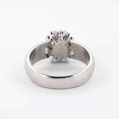 Comprar sortija realizada en oro blanco de 18kt con brillante central y 6 diamantes alrededor de este. Anillos de diamantes antiguos baratos.