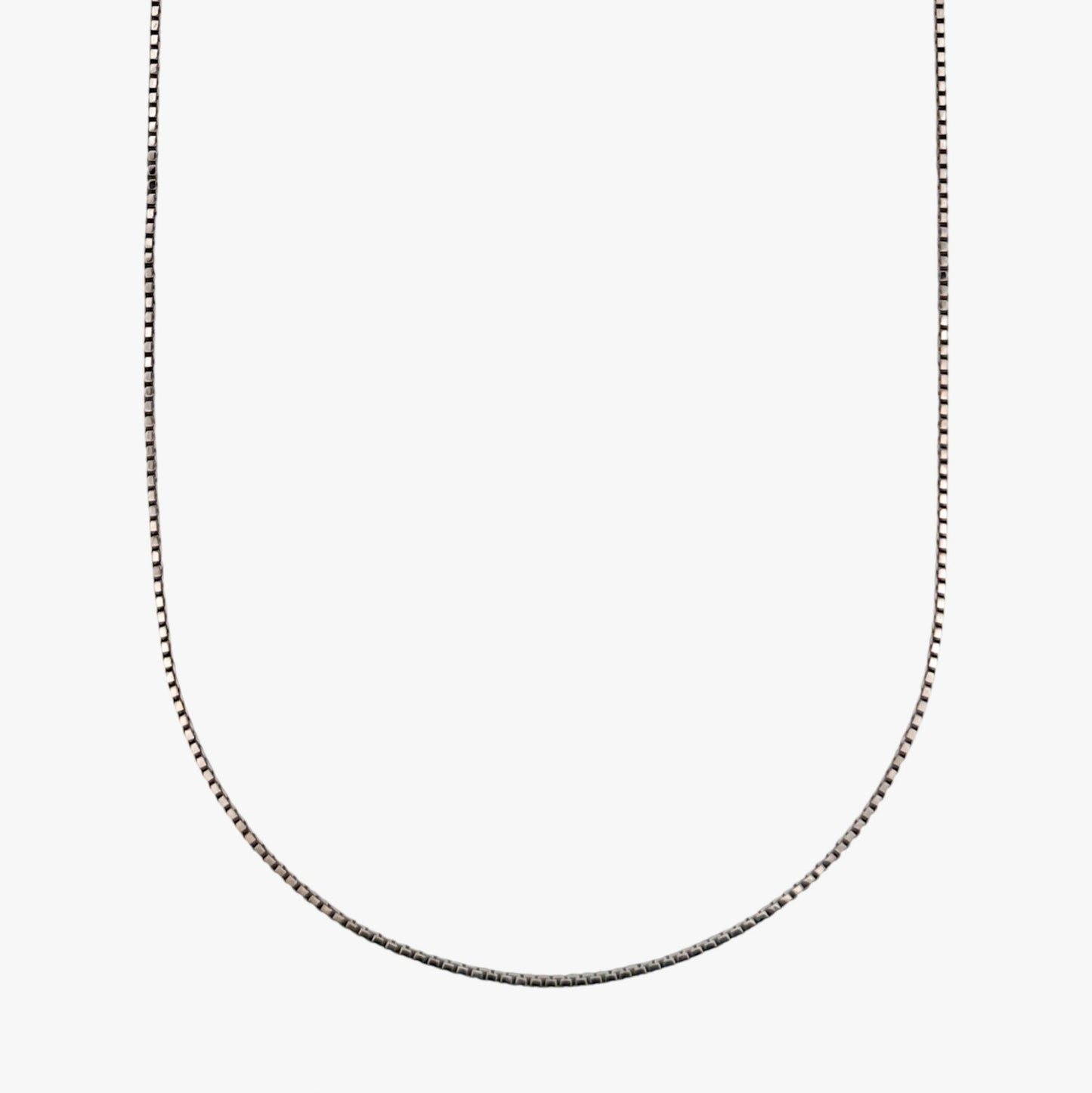 Comprar cadena tipo veneciana en oro blanco de 18kt y 47cm de largo con cierre tipo mosquetón. Cadenas con envío gratis. Joyería Ian'Or.