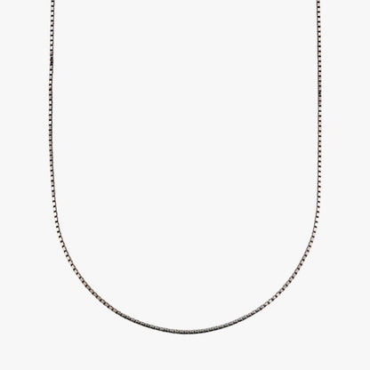 Comprar cadena tipo veneciana en oro blanco de 18kt y 47cm de largo con cierre tipo mosquetón. Cadenas con envío gratis. Joyería Ian'Or.