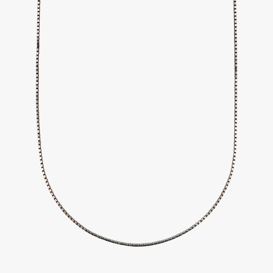 Comprar cadena tipo veneciana en oro blanco de 18kt y 47cm de largo con cierre tipo mosquetón. Cadenas con envío gratis. Joyería Ian'Or.