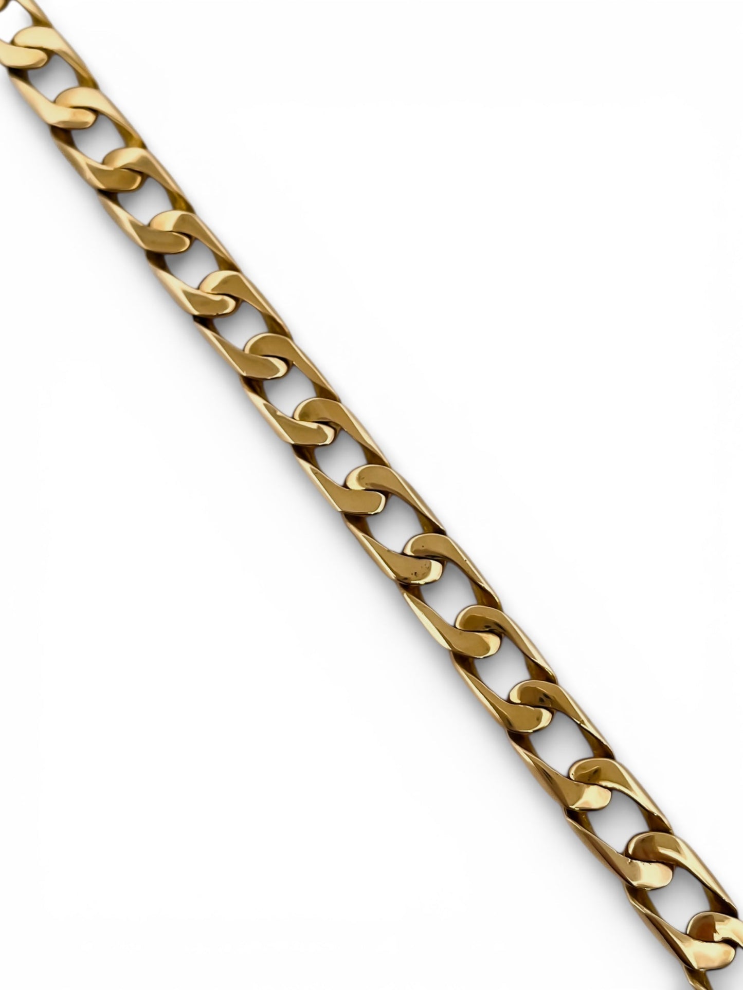 Comprar collar con cadena barbada con eslabón plano realizado en oro amarillo de 18kt con cierre tipo cajón con brazo de seguridad. Cadenas de oro de 18kt al mejor precio en barcelona.
