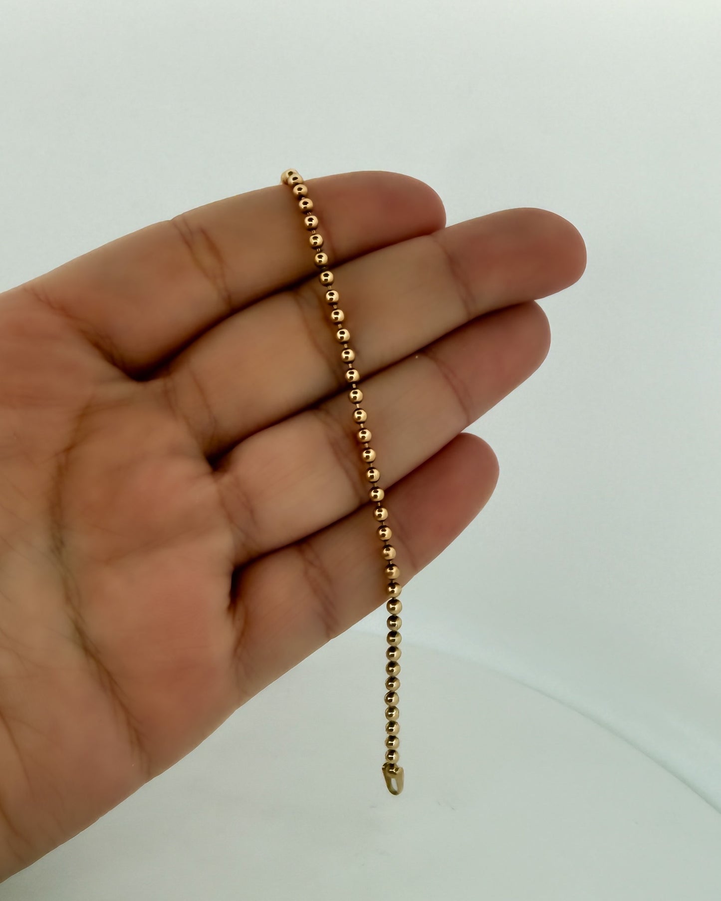Comprar collar con cadena de bolas en oro amarillo de 18kt y cierre tipo mosquetón. Joya unisex. Envío GRATIS. Joyería Ian'Or.